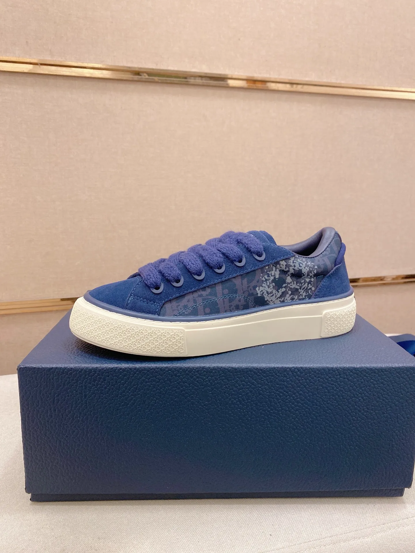 Factory price: 300 Men's shoes 💰[Dior·Dior] Top 🔍Couple style 💏🔍New casual sports style couple shoes, new four-season design, perfect workmanship, lace-up lazy style to create cabinet quality, upper: imported first-layer cowhide, sheepskin lining is soft and comfortable, ultra-light TPU wear-resistant outsole, simple, versatile fashion men's shoes, excellent color code number 35--44